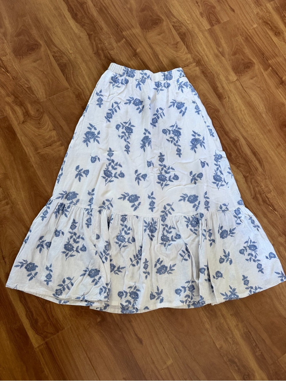Abercrombie & Fitch White Maxi Skirt with Blue Floral Print and Ruffle Hem